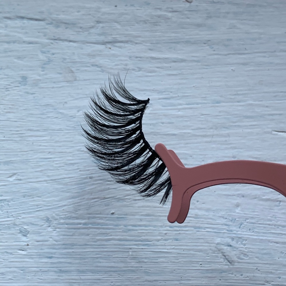 Lashes - Picture 2 of 5